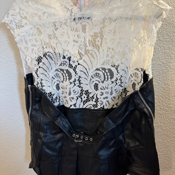 Choosy Lace and Leather Blouse Size 14 - Picture 3 of 6